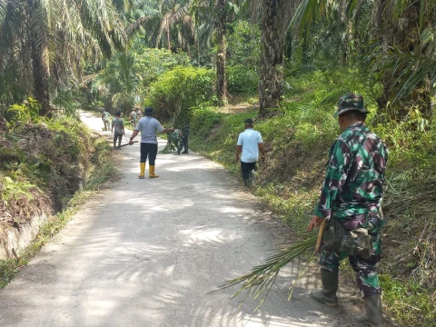 Satgas Bersihkan Akses Jalan Menuju Lokasi, Wujud Kepedulian dari Hulu ke Hilir