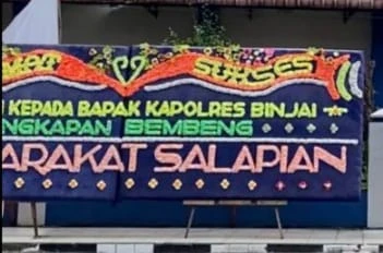 Papan Bunga Ucapan Selamat di Sekitar Mapolres Binjai