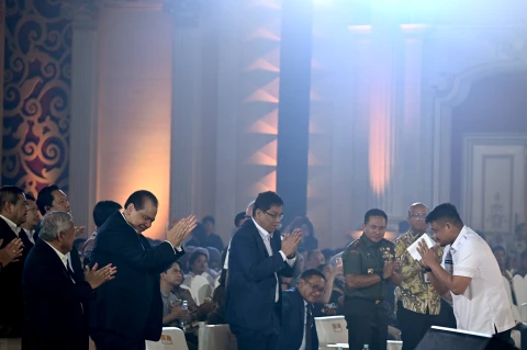 Muhammad Bobby Afif Nasution bersama Founder and Chairman CT Crop Chairul Tanjung menghadiri LPS Financial Festival 2025 di Regale International Convention Center, Jalan Adam Malik, Medan, Rabu (20/8/2025).