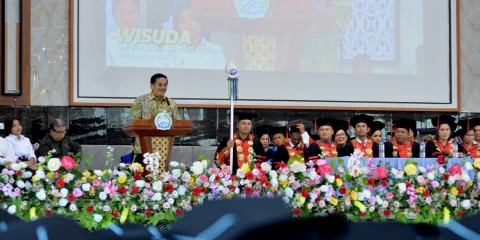 Togap Simangunsong menghadiri dan memberikan sambutan pada acara Wisuda Universitas Senior Medan di Aula Prof Drs Djanter Siahaan SH Jalan Jamin Ginting Km 8,5 Kota Medan, Sabtu (30/8).