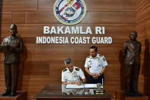 Laksdya TNI Dr. Irvansyah dan Rear Admiral (RADM) Ng Xun Xi