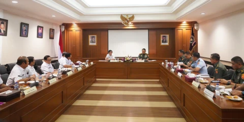 Jenderal TNI Agus Subiyanto dan Jenderal TNI (Purn) Agum Gumelar.