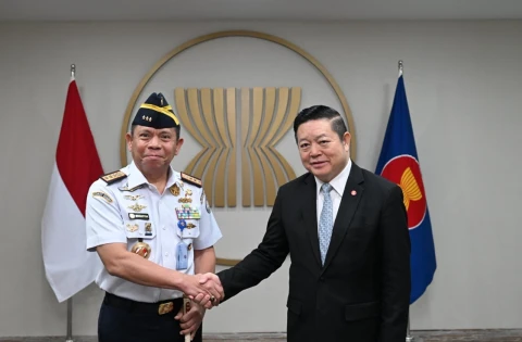 Laksdya TNI Dr. Irvansyah dan H.E. Dr. Kao Kim Hourn