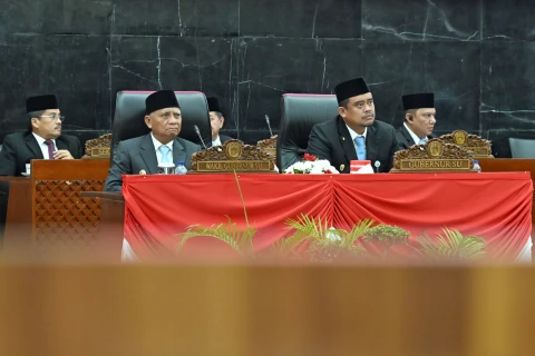 Rapat Paripurna DPRD Sumut dengan agenda mendengarkan Pidato Presiden Republik Indonesia dalam rangka Penyampaian Laporan Kinerja Lembaga-Lembaga Negara dan Pidato Kenegaraan dalam rangka HUT ke 80 Kemerdekaan Republik Indonesia di Ruang Rapat Paripurna DPRD Sumut, Jalan Imam Bonjol, Medan, Jum'at (15/8/2025).