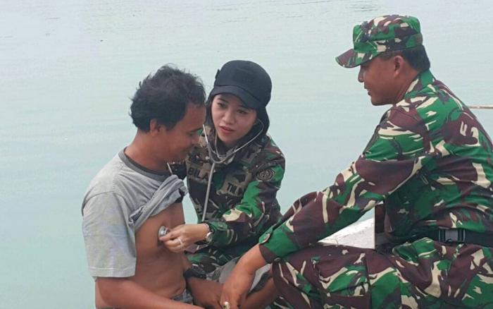 Bakti Sosial TNI di Taman Wisata Pulau Tunda Serang