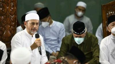 Tahlilan malam ketujuh almarhum H Anif di Masjid Al Musannif, Komplek Camara Asri, yang juga diikuti secara virtual di Masjid Silalas Jalan Sei Deli, serta sejumlah Kabupaten/Kota dan luar negeri, Selasa (31/8) malam.