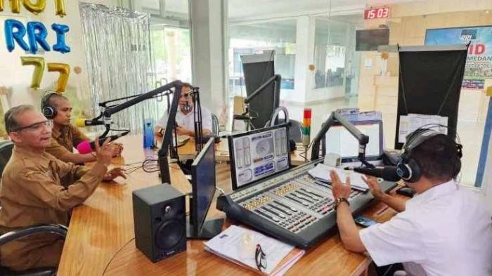 Dialog Interaktif di Studio RRI Medan, Jalan Gatot Subroto Nomor 214 Medan, Selasa (27/9).