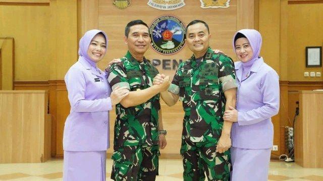 Mayjen TNI Prantara Santosa, S.Sos., M.Si., M.Tr. (Han) dan Laksamana Pertama (Laksma) TNI Kisdiyanto, M.Tr. Opsla