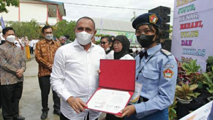 Edy Rahmayadi meresmikan delapan Sekolah Menengah Kejuruan (SMK) Pusat Keunggulan Zona I Sumut di halaman SMK Negeri 3 Sibolga Jalan Tukka Sibuluan Raya, Kota Sibolga, Rabu (28/9).