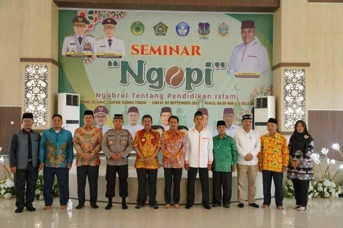 Muhammad Dimiyathi membuka Seminar NGObrol tentang Pendidikan Islam (NGOPI) yang diselenggarakan oleh Persatuan Umat Islam (PUI) Kota Tebingtinggi, Jumat (2/9/2022)
