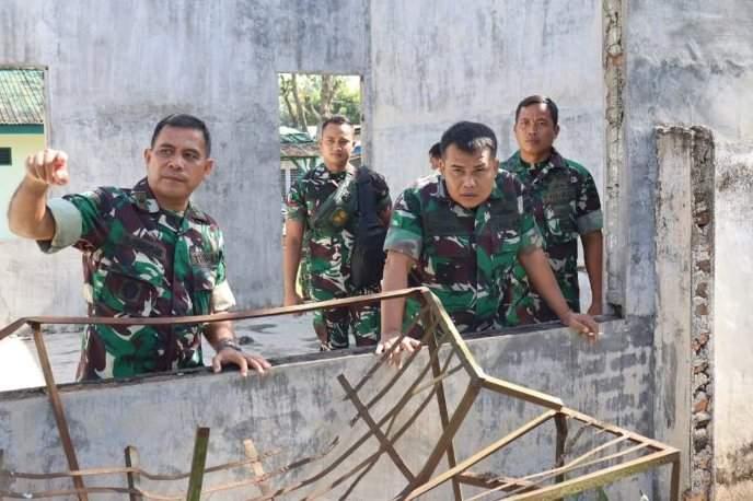 Dandim 0209/LB meninjau bangunan barak Bela negara yang lama terbengkalai sekitar 3 tahun lebih