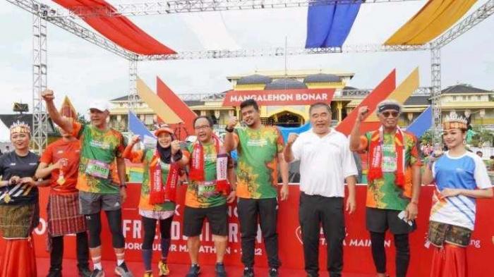 Bank Jateng Friendship Run Borobudur Marathon 2022 di Istana Maimun, Jalan Brigjen Katamso Medan, Minggu (25/9/2022). 