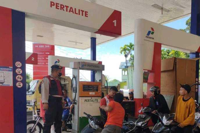 Petugas piket fungsi Polres Tapteng laksanakan kegiatan Patroli Monitoring Ketersediaan BBM di SPBU di wilayah Kota Pandan, dan SPBU Wilayah Polsek Jajaran Polres Tapteng, Minggu (4/9/2022).