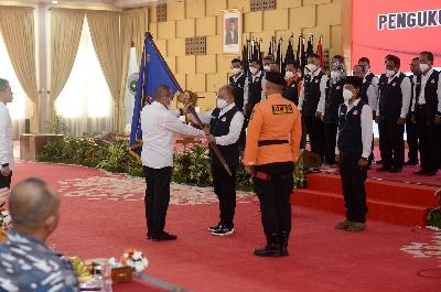 Edy Rahmayadi mengukuhkan pengurus Forum Pengurangan Risiko Bencana Provinsi Sumut masa bakti 2022-2024 di Aula Tengku Rizal Nurdin Jalan Jenderal Sudirman Nomor 41 Medan. Jumat (9/9).
