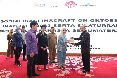 Sri Ayu Mihari  membuka Sosialisasi Inacraft II dan Inacraft 2023 di Aula Tengku Rizal Nurdin, Rumah Dinas Gubernur, Senin (5/9)