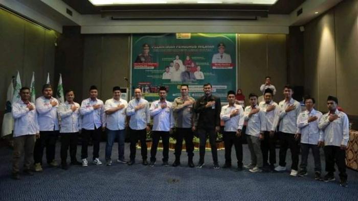 Wakapolda Sumut Brigjen Pol Dadang Hartanto bersama jajaran pengurus KAMMI 