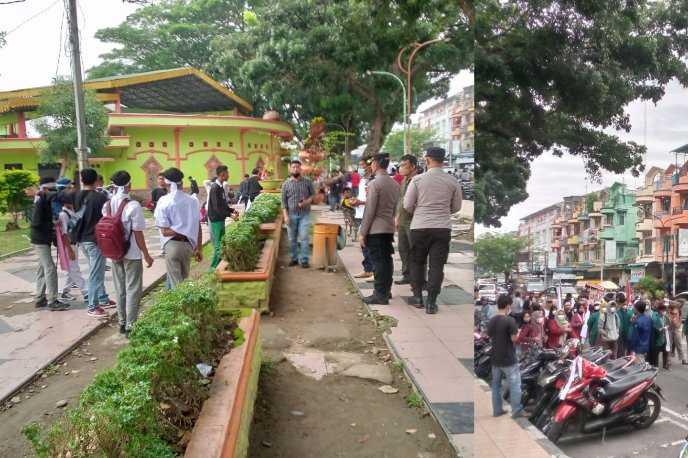 Para pelajar berseragam SMA bahkan ada SMP tampak hendak bergabung dengan aksi mahasiswa Binjai, Kamis (8/9)