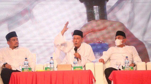 Habib Luthfi saat mengikuti Doa Untuk Negeri, di lapangan Benteng Medan, Selasa malam (13/9)