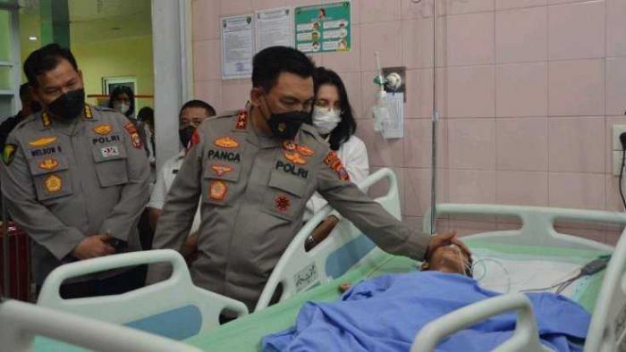 Kapolda Sumut menjenguk AF, anak korban kekerasan 