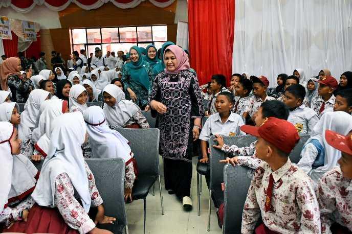 Nawal Lubis meresmikan Kantor TP PKK Kabupaten Padanglawas Utara di Komplek Kantor Bupati Padanglawas Utara, Jalan Lintas Gunungtua, Kecamatan Padangbolak, Kabupaten Paluta, Rabu (31/8/2022).