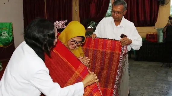 Penyambutan GPIB Maranatha kepada dr Susanti Dewayani 