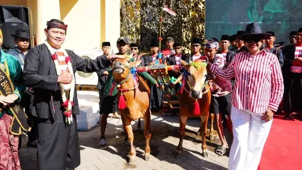Perlombaan Karapan Sapi Piala Panglima TNI Tahun 2023 di Stadion Karapan Sapi Raden Panji Muhammad Noer, Kabupaten Bangkalan, Madura, Sabtu (2/9/2023).