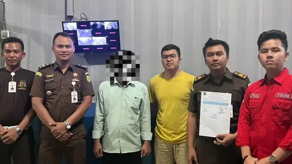 LH oknum Kepala Desa Pangkal Dolok Julu, periode 2019 - 2025 ditahan dalam Kasus Dugaan Tindak Pidana Korupsi Pengelolaan Dana Desa Pangkal Dolok Julu TA 2020 &ndash; 2021.