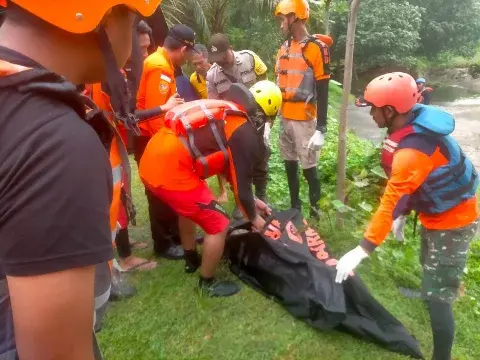 Prosesi evakuasi korban 