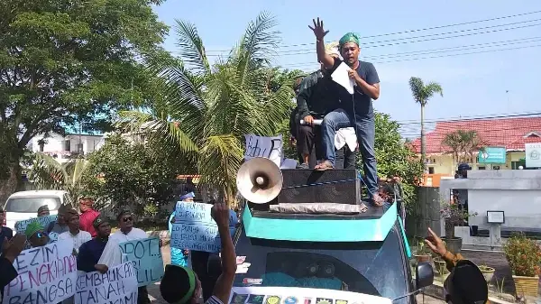 Cuplikan foto para aksi demontrasi dari 14 aliansi Kabupaten Batu Bara di depan DPRD Batu Bara, soal Warga Rempang terusik.