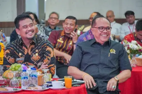 Bobby Nasution dan Junimart Girsang 