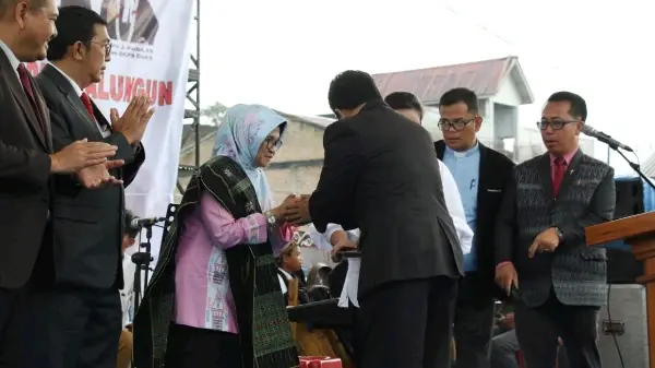 Pemberian Hiou Pamalas Daging pada dr Susanti Dewayani 
