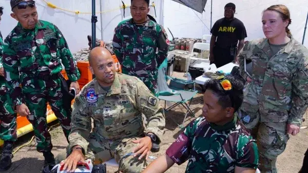 Prajurit Medis TNI Handal Selamatkan Jiwa Dalam Pertempuran