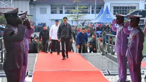 Presiden Jokowi tiba di KRI RJW-992
