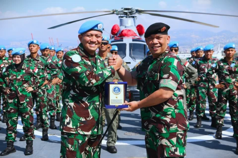 Kunjungan Tim Pusat Informasi Maritim (Pusinfomar) TNI saat sandar di Dermaga No.4 Beirut