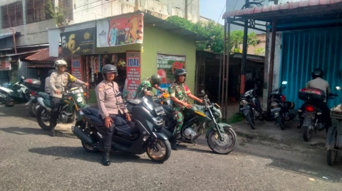 Kodim 0209/LB bersama Bhabinkamtibmas melaksanakan Patroli Cipta Kondisi di lokasi keramaian berkumpulnya masyarakat