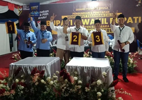 Ketua KPU Batu Bara Erwin membacakan dan menetapkan nomor urut paslon Bupati dan Wakil Bupati Batu Bara tahun 2024.