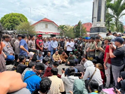Aksi massa di Pematangsiantar 