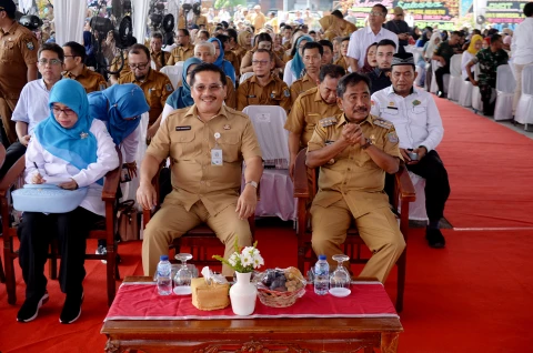 Togap Simangunsong meluncurkan secara resmi Program Universal Health Coverage (UHC) Prioritas Kota Binjai di Lapangan Asrama 121 Kebun Lada Kota Binjai, Senin (22/9).