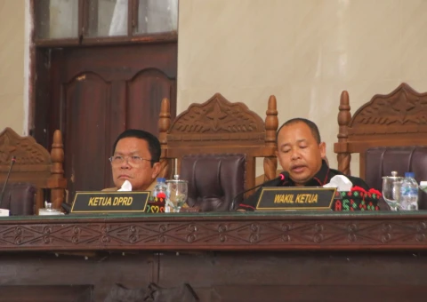 Rapat Paripurna XI, Wali Kota Siantar Wesly Silalahi Simak Pemandangan Umum Tujuh Fraksi DPRD Siantar