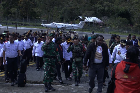 Dandim 1714/Puncak Jaya Dampingi Gubernur, Wakil Gubernur Beserta 8 Bupati Papua Tengah di Puncak Jaya 