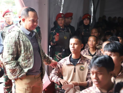 Jenderal TNI Agus Subiyanto memberikan pengarahan kepada peserta Korps Kadet Republik Indonesia (KKRI)