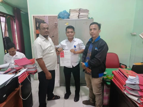 Raju Firmanda Hutagalung didampingi Kuasa Hukumnya di Polres Tapanuli Tengah