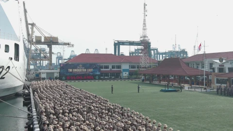 KKRI Bentuk Generasi Muda Cinta Bahari dan Tangguh Bela Negara di KRI Banjarmasin-592
