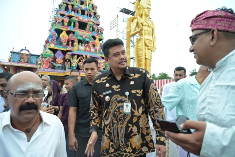 Bobby Afif Nasution menghadiri peresmian dan penyucian (Maha Kumba Abisegam) Kuil Shri Raja Rajesvari Amman di Desa Padang Cermin, Kecamatan Selesai, Kabupaten Langkat, Kamis (4/9/2025).  