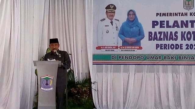 Walikota Drs Amir Hamzah saat pelantikan Pengurus BAZNAS Kota Binjai, Senin (17/10)