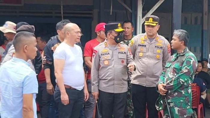 Kapoldasu Irjen Pol Panca Putra Simanjuntak berdialog dengan Bupati Taput Nikson Nababan, Kapolres dan Dandim, di Tarutung 