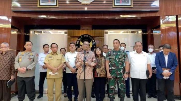 Menko Polhukam saat mengumumkan dimulainya kerja TGIPF