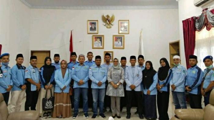 Ketua dan Kader DPD BKPRMI Tapteng, foto bareng Pj Bupati Tapanuli Tengah, Yetty Sembiring, di ruang kerjanya, usai melaksanakan kegiatan Silaturahmi.