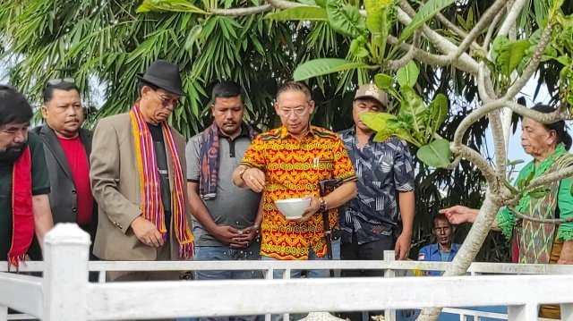 Ziarah ke makam Pendiri Kota Medan, saat peletakan batu pertama sebagai tanda dimulainya pemugaran Makam Guru Patimpus
