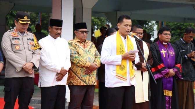 Walikota Binjai mengikuti do'a bersama untuk korban tragedi sepakbola di Malang